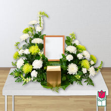 Load image into Gallery viewer, Green & White Urn Spray